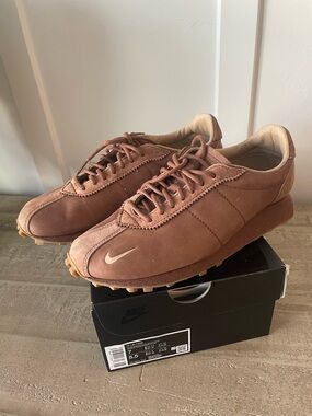 Women’s fauna brown Nike shoes